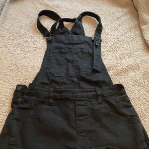 PacSun Black overall shorts